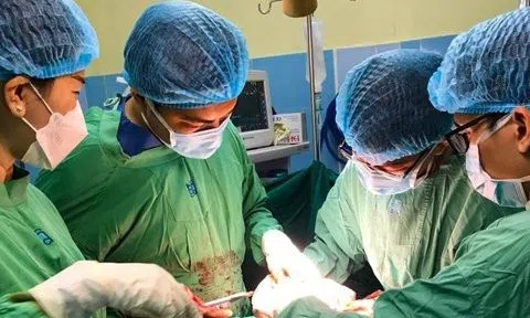 Phẫu thuật thành công cho bệnh nhân có khối u tuyến giáp khổng lồ