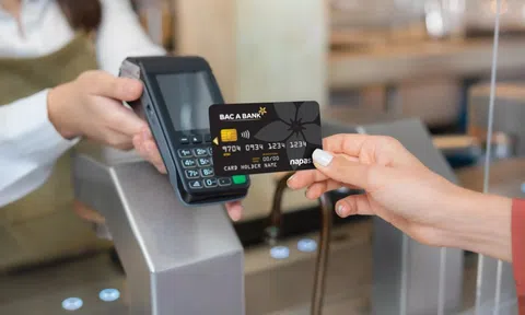 Thẻ tín dụng quốc tế Bac A Bank được áp phí giao dịch ngoại tệ 1%