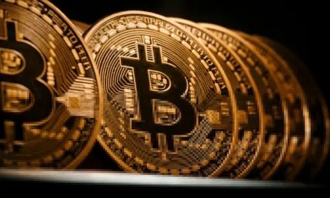 Giá Bitcoin vượt 96.500 USD, phá kỷ lục 3 lần trong ngày